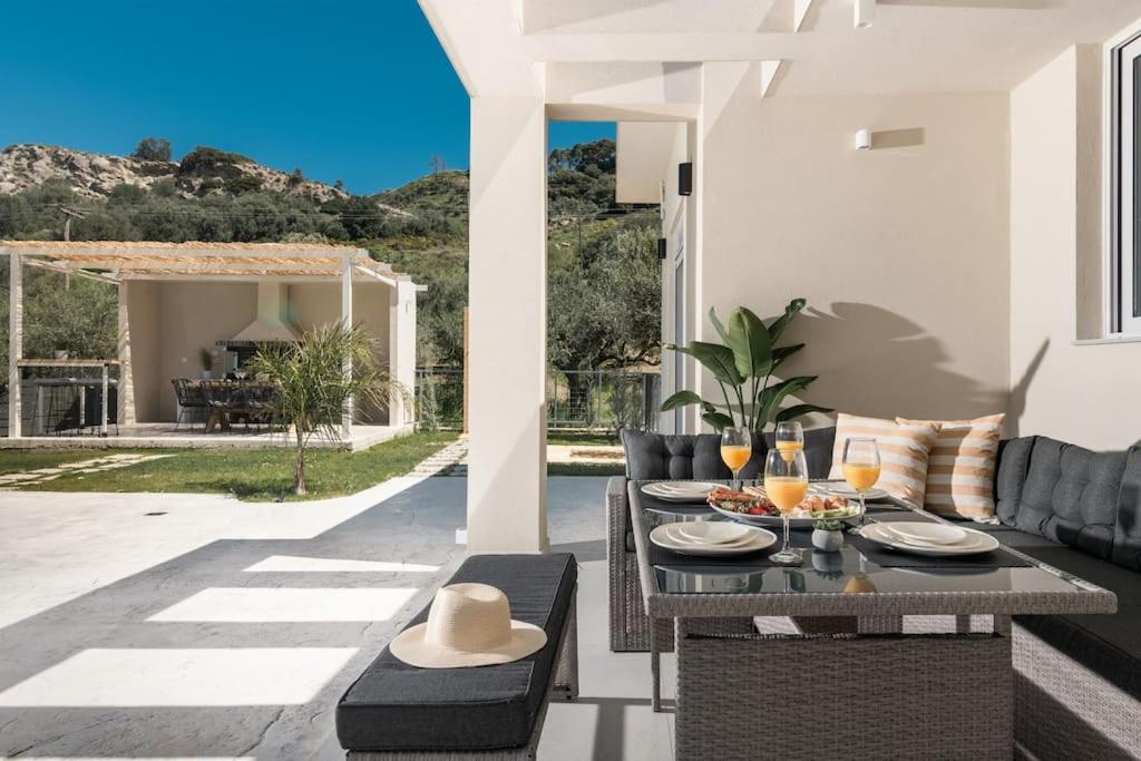 Melissia Luxury Villa Kalamákion Buitenkant foto